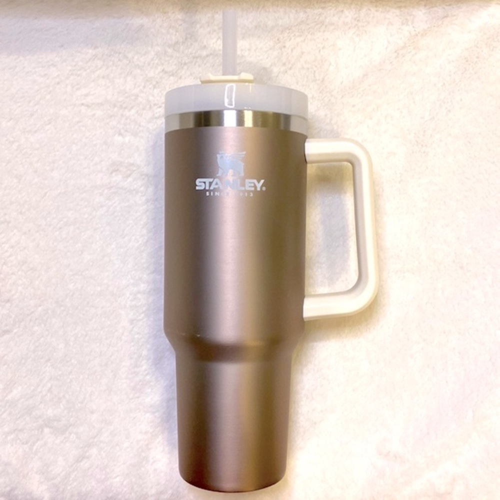 Stanley Quencher 40 oz Tumbler EUC - ROSE GLOW